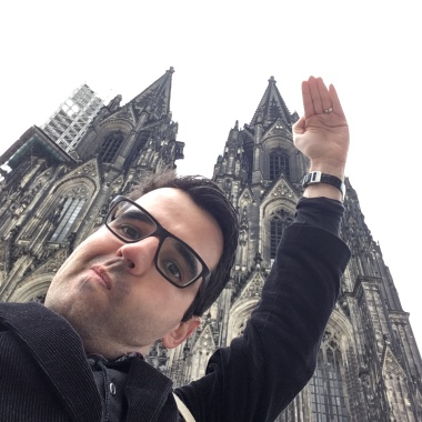 How do you fit a building as tall as the Cologne Cathedral into a square Instagram photo?